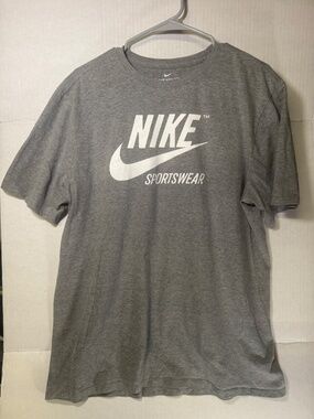 Nike Sportswear Logo T-Shirt Men's XL Gray Short Sleeve Graphic Tee